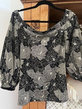 Natori Black and White Floral Off-Shoulder Blouse